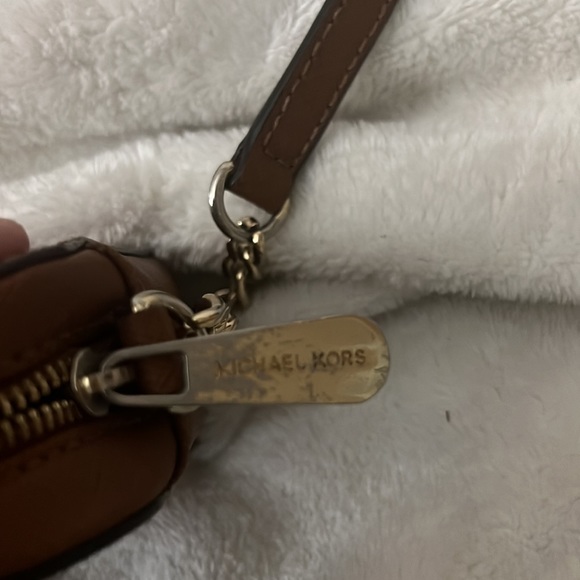 Micheal Kors cross body clutch - Picture 3 of 3